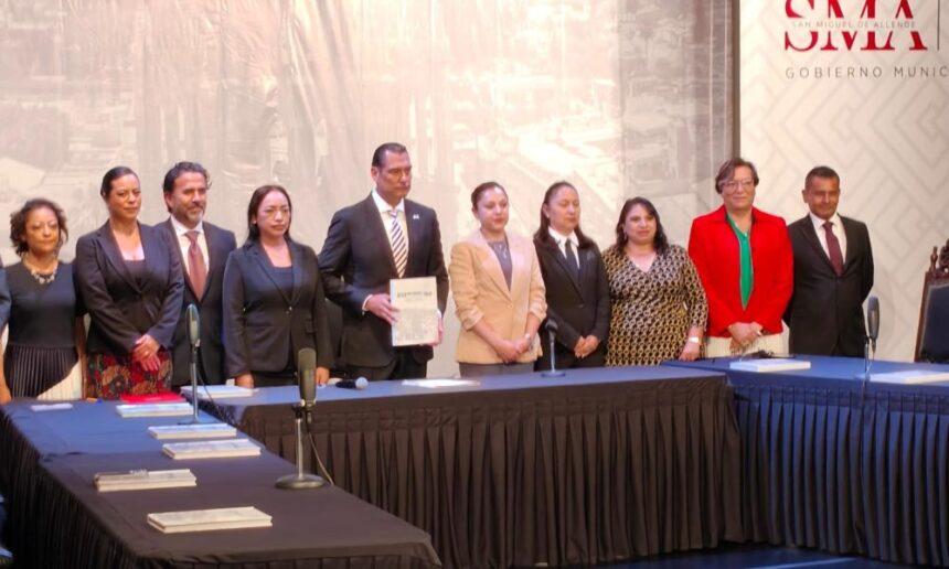 Mauricio Trejo presenta informe con énfasis en seguridad, obra pública y agua