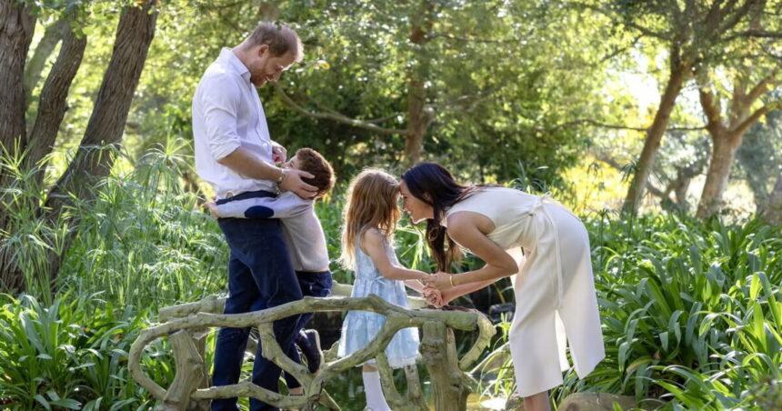 Meghan y Harry advierten a padres de compañeros de Archie y Lilibet