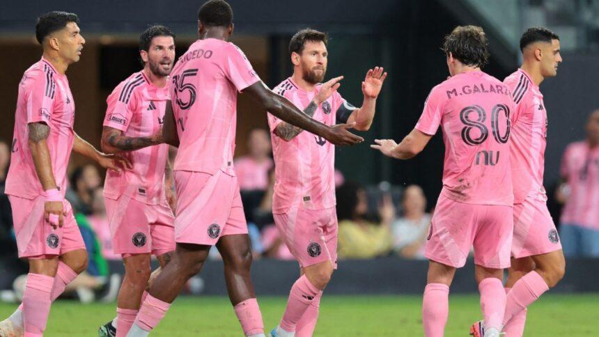 Messi, a cuatro goles del récord histórico tras marcar de tiro libre