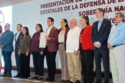 Morena designa a Gino Segura para Quintana Roo sobre Marín Mollinedo
