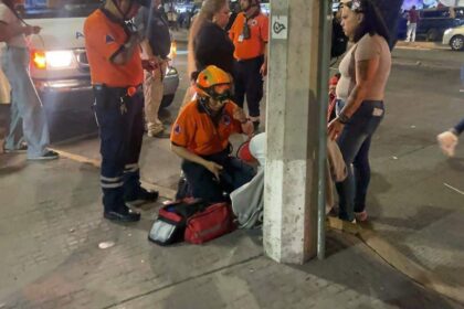 Motocicletas y una riña desatan confusión durante desfile de Irapuato