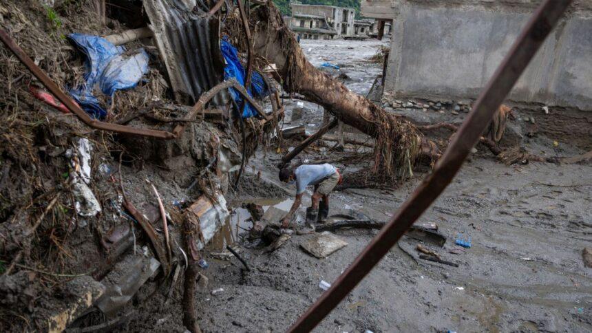 Nepal: muertos por riadas rozan los 1.300; desaparecidos rondan los 5.000