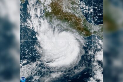NHC advierte que el huracán Polo podría alcanzar casi 300 km/h