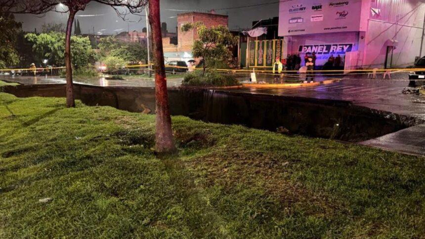 Nuevo socavón de 30 metros se abre en Tonalá, Jalisco