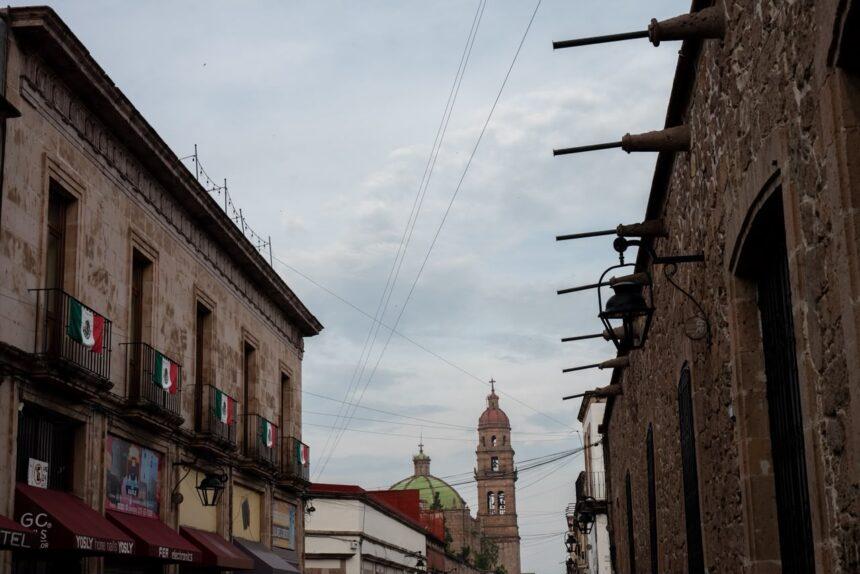 Onda tropical 39 mantendrá lluvias este lunes en Michoacán