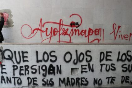 Organizaciones piden destinar a víctimas de Ayotzinapa pago millonario de empresa alemana
