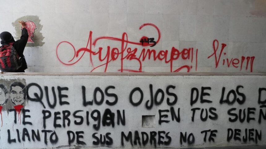 Organizaciones piden destinar a víctimas de Ayotzinapa pago millonario de empresa alemana