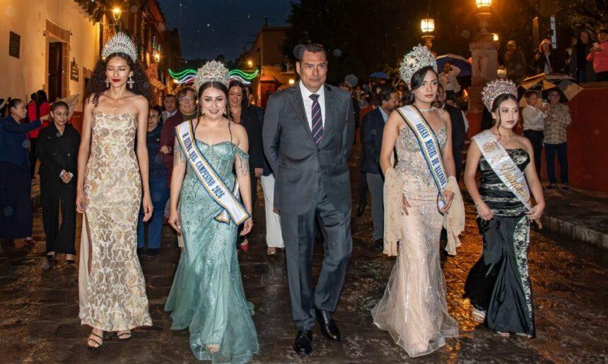 Pega del Bando inicia fiestas patrias en San Miguel de Allende