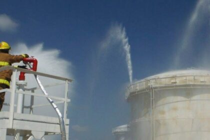 Pemex reporta conato de incendio en planta primaria de Salina Cruz