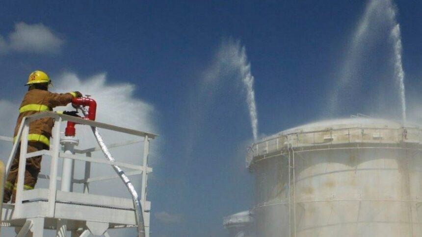 Pemex reporta conato de incendio en planta primaria de Salina Cruz