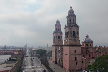 Persisten cielos nublados y probables lluvias por onda tropical en Michoacán