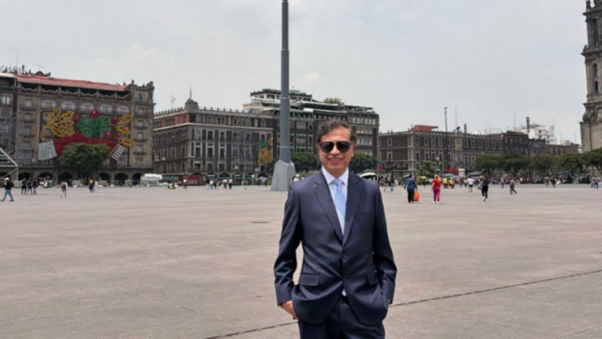 Petro se reúne con Sheinbaum en Palacio Nacional durante gira por México