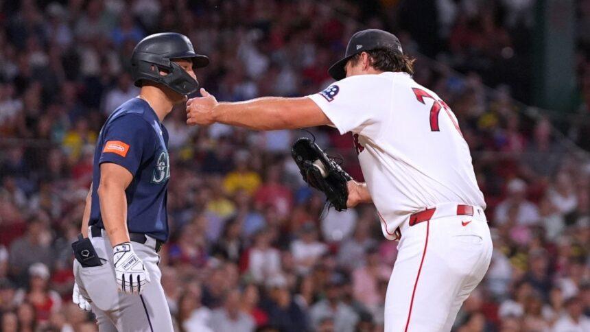 Pitcher corta rola, hace out en primera y abraza al bateador