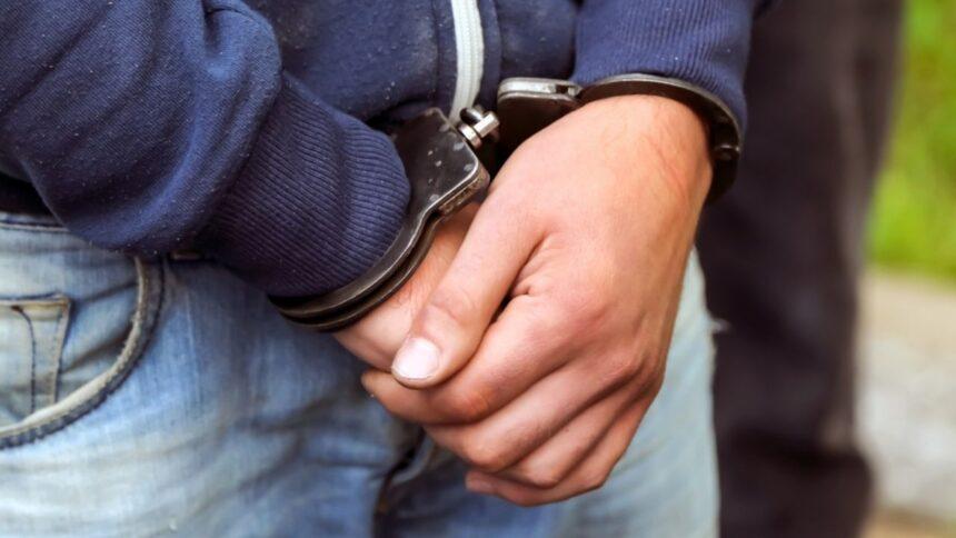 Procesan a hombre acusado de rociar combustible y quemar a su pareja