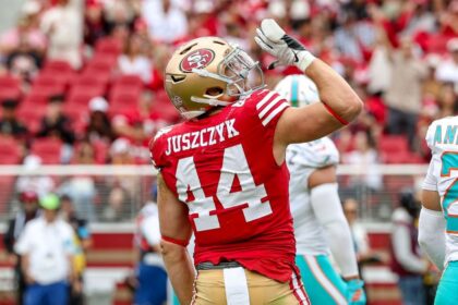 Receptor de 49ers recibe multa de 15 mil dólares por simular cerveza