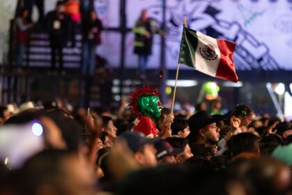 Rechiflas, accidentes y vivas a la Cuarta Transformación marcaron el Grito estatal
