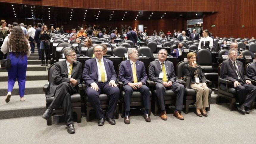Rector pide recursos; filias y fobias empañan 475 aniversario de la UNAM
