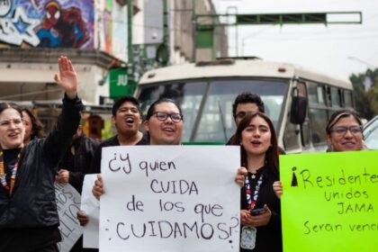 residentes del hospital general bloquean calles en cdmx tras brote Residentes del Hospital General bloquean calles en CDMX tras brote de salmonela