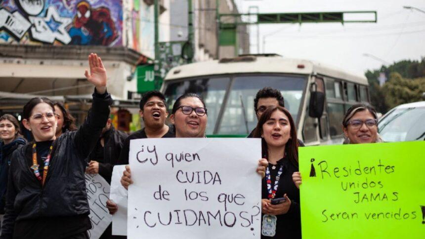 residentes del hospital general bloquean calles en cdmx tras brote Residentes del Hospital General bloquean calles en CDMX tras brote de salmonela