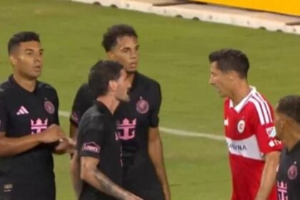 Rodrigo de Paul encara a Lewandowski y presume su Copa del Mundo