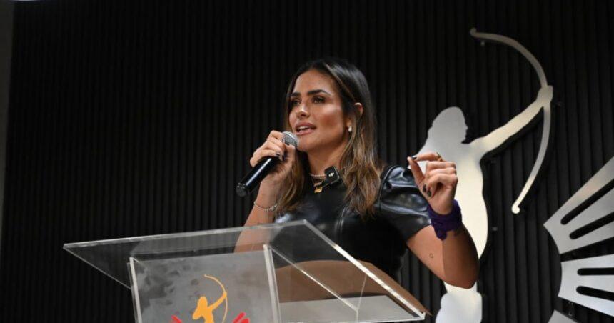 Rojo de la Vega denuncia ataques; Sánchez Barrios sigue firme
