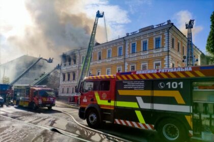 Rusia ataca la Academia de Ciencias de Ucrania; al menos un muerto