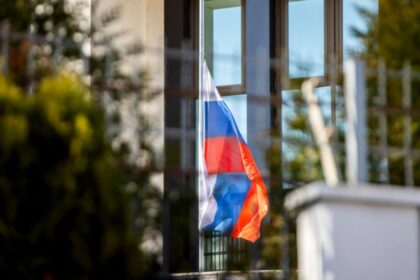 Rusia investiga a líder opositor por escribir “Por la paz” en boleta