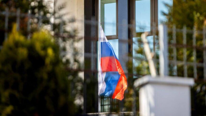 Rusia investiga a líder opositor por escribir “Por la paz” en boleta