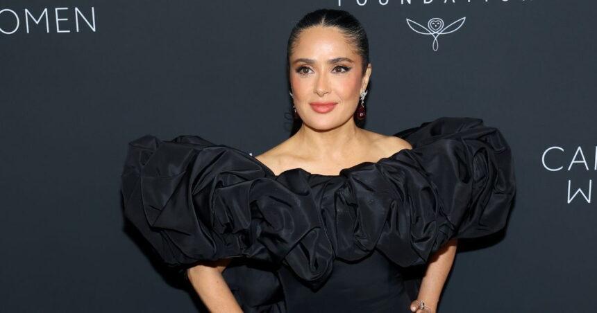 Salma Hayek comparte su secreto para mantenerse radiante a los 60