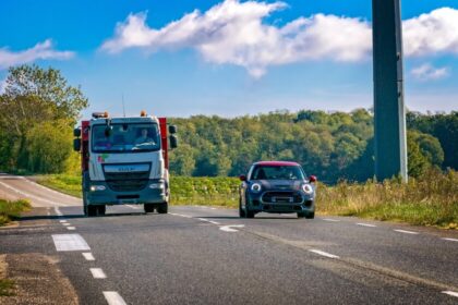 Sanciones por superar el límite de velocidad durante un rebase