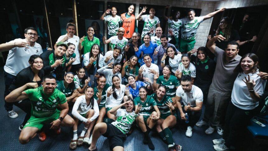 Santos Femenil celebra con ‘Color esperanza’, ligada a polémica de Aleco Irarragorri