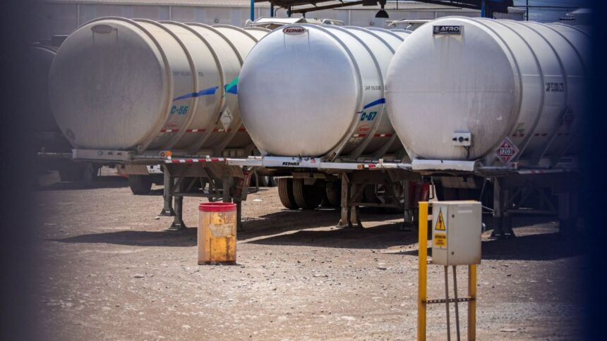 SAT cancela facturación a comercializadoras de huachicol; superan las dos mil empresas