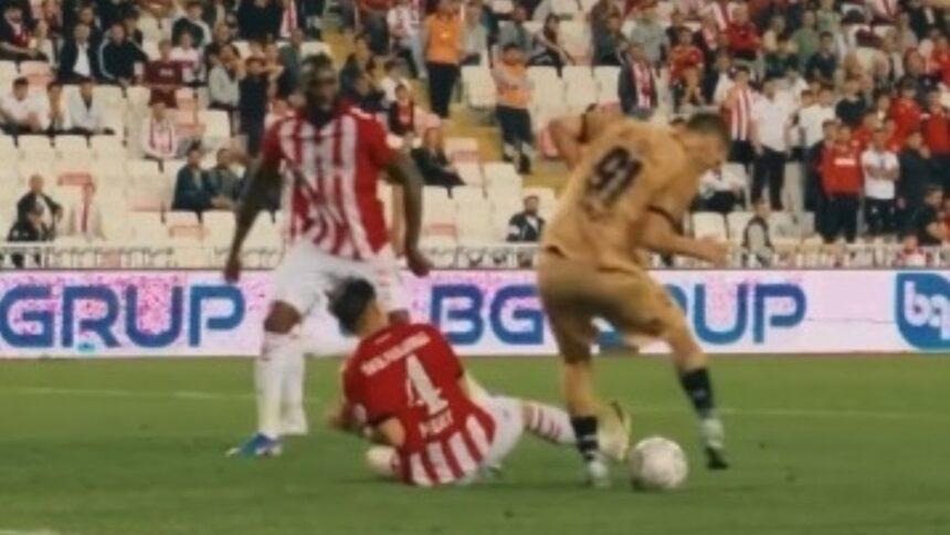 Se 'comió' a Zidane: golazo tras driblar defensa y portero con ruleta