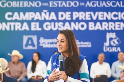 Tere Jiménez entrega apoyo contra el gusano barrenador