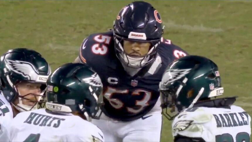 T.J. Edwards, de Bears, escucha la jugada de Eagles e intercepta