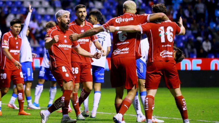 Toluca vence de rebote al Puebla y recupera el liderato general