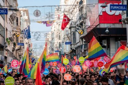 turquia detiene a decenas de personas en operativos contra colectivos Turquía detiene a decenas de personas en operativos contra colectivos LGBT+