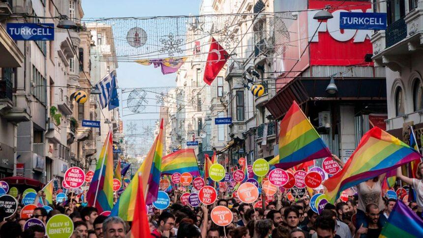 Turquía detiene a decenas de personas en operativos contra colectivos LGBT+