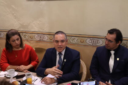 UAQ: Director de Medicina acusa intereses políticos en ADN
