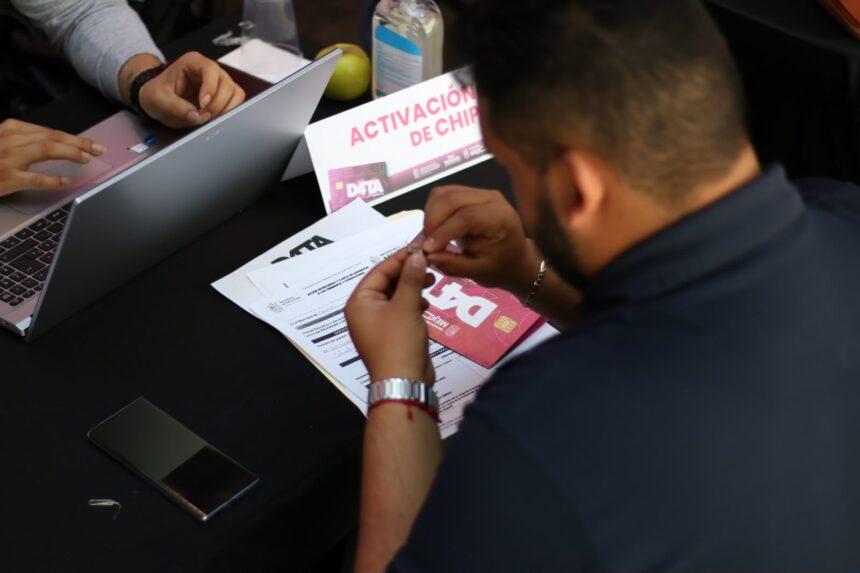 UMSNH habilita entrega de chips D4TA para alumnos y docentes