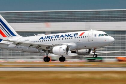 Usuarios exigen solución en AICM tras suspensión de vuelos de Air France