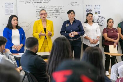Yarabí Ávila llama a nuevos estudiantes a promover una cultura de paz