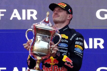 Max Verstappen conquista el GP de Bahréin; Checo Pérez termina 19º