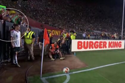 Aficionado exige goles a Álvaro Fidalgo durante derrota de México ante Chile