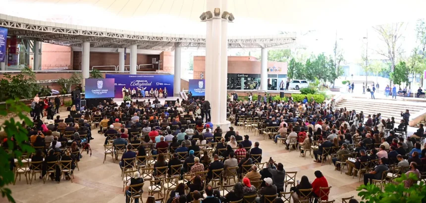 Aguascalientes: Tere Jiménez reconoce a servidores