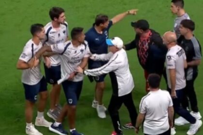 Antonio Mohamed riñe con Matías Almeyda, su auxiliar, y critica el arbitraje