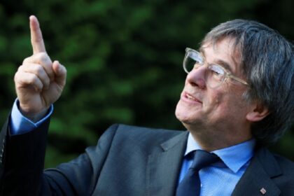 Anulan orden de aprehensión contra expresidente catalán tras nueve años
