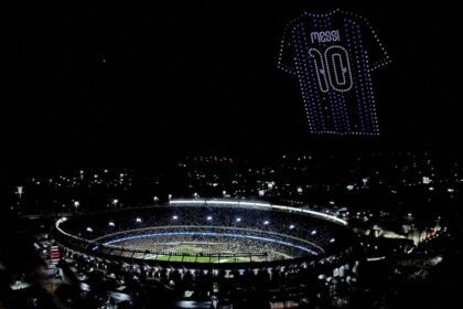 Aseguradora se disculpa por aparecer en show de drones durante la despedida de Messi
