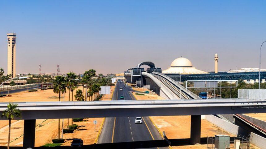 Ataque con misiles al aeropuerto saudí deja al menos 30 heridos internacionales