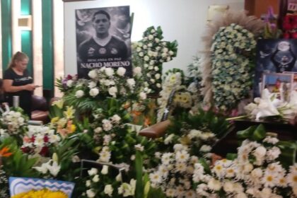 Balones y medallas despiden futbolistas de la Talacha tras accidente en Puebla